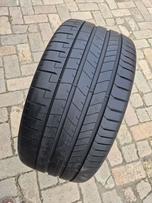 O bucată 315/295 40 R21 vară - una Pirelli Continental
