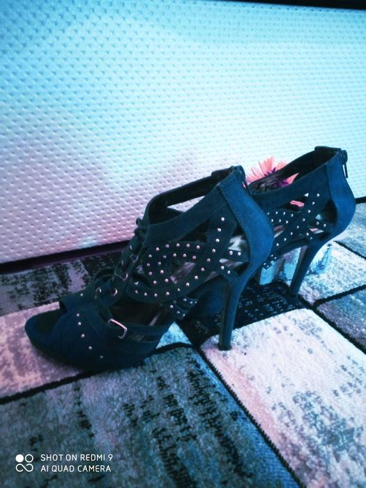 Vand pantofi  si sandale dama