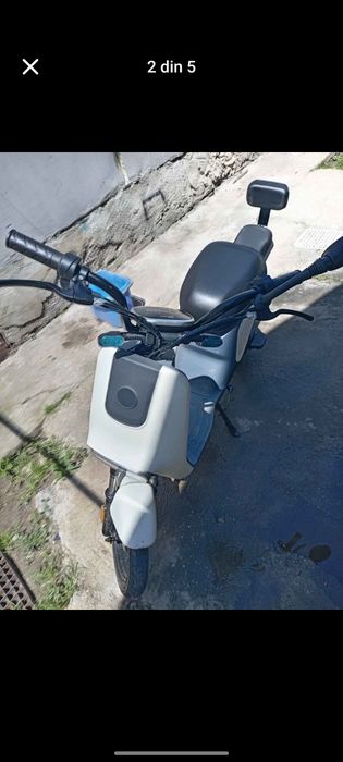 Vând scuter nou are 3 săptămâni luat de nou fac și schimb