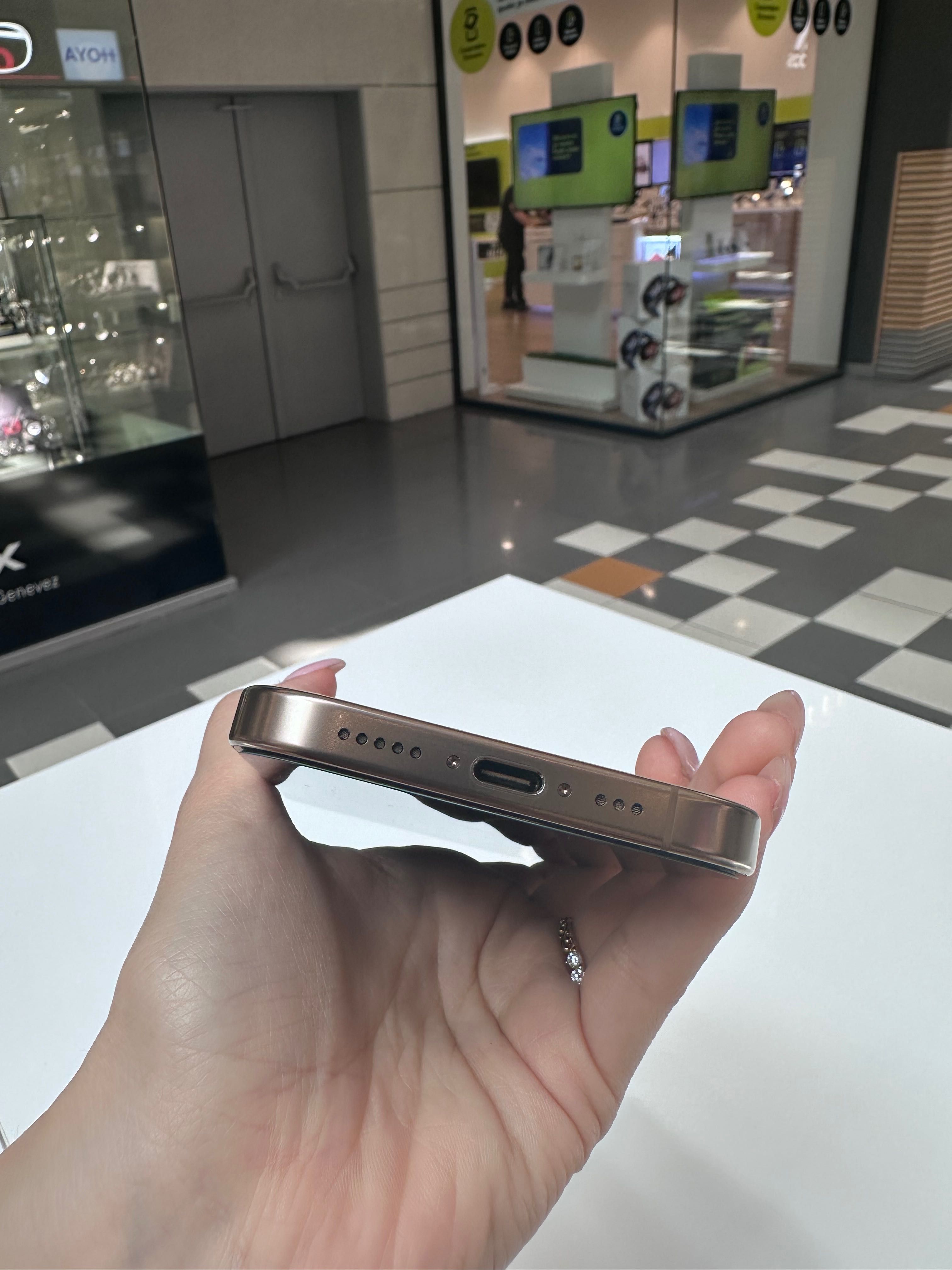 Iphone 16 pro с Гаранция