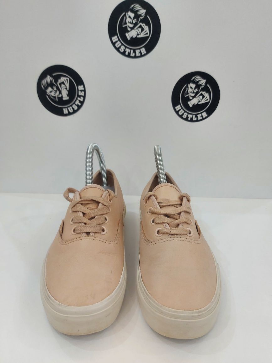 Дамски кецове от естествена кожа VANS. Номер 36