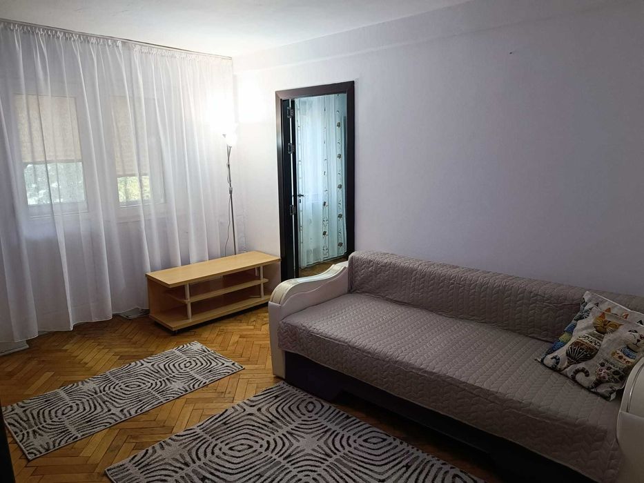 Inchiriez pe termen lung apartament cu 2 camere, zona Traian