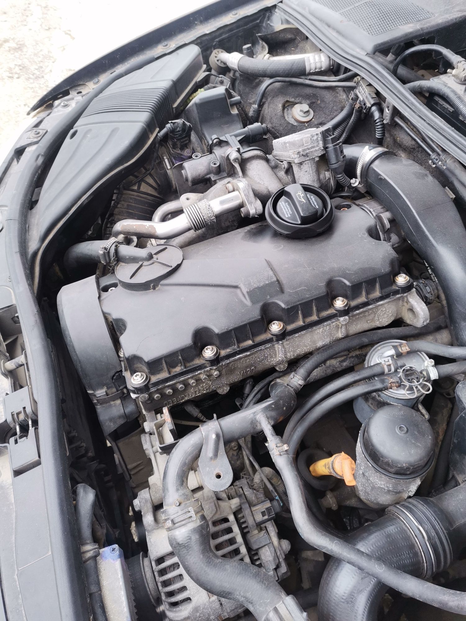 Dezmembrez Audi a4 b7 motor cu o singură axă cu came