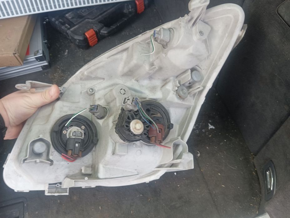 Десен фар за Toyota Corolla verso