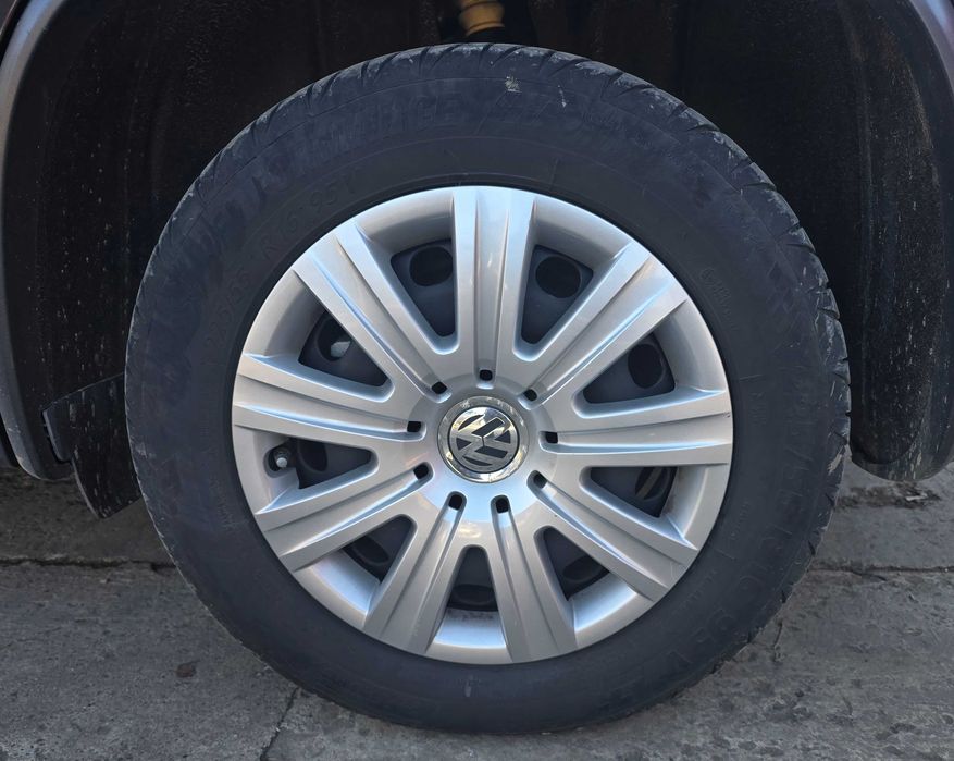 Vând cauciucuri vară+jante R16!