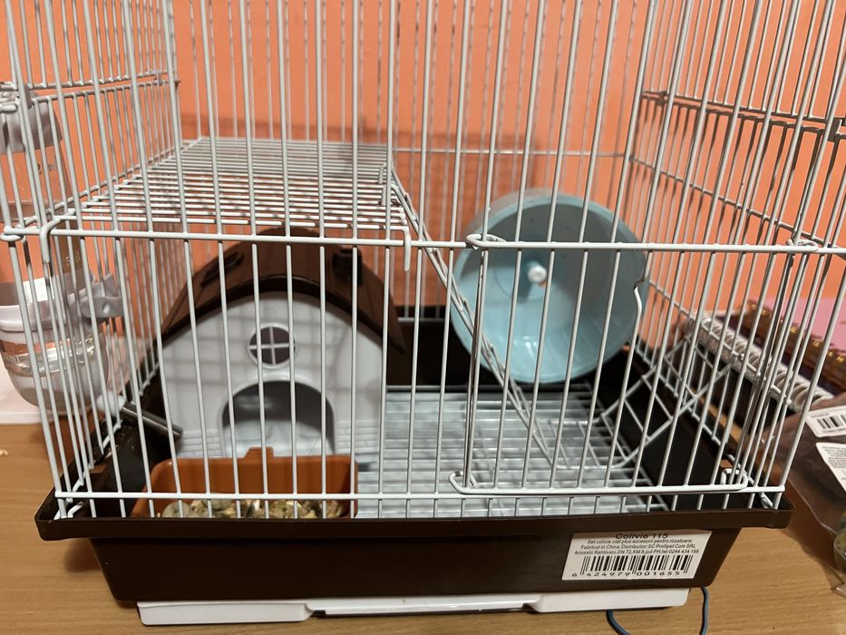 Cusca hamster aproape noua