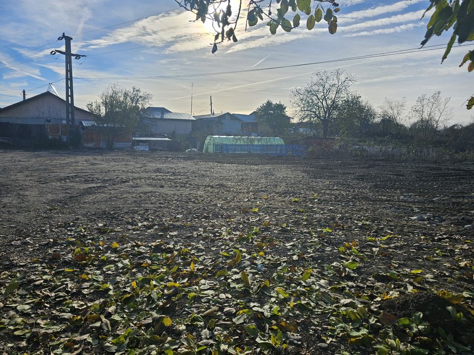 Vând teren intravilan