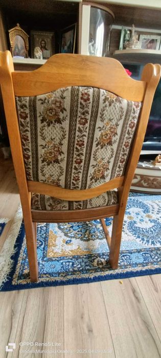 Vand 4scaune din lemn masiv!