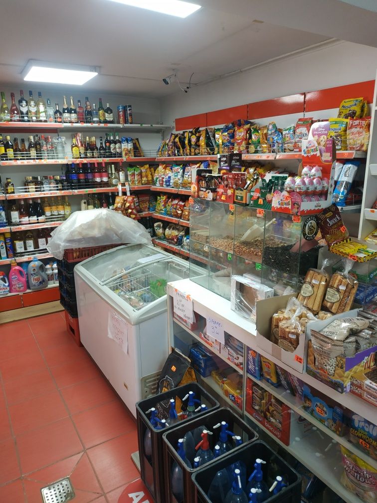 Vând afacere magazin alimentar