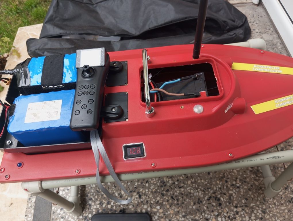 Бърза лодка за захранка V16, 12V