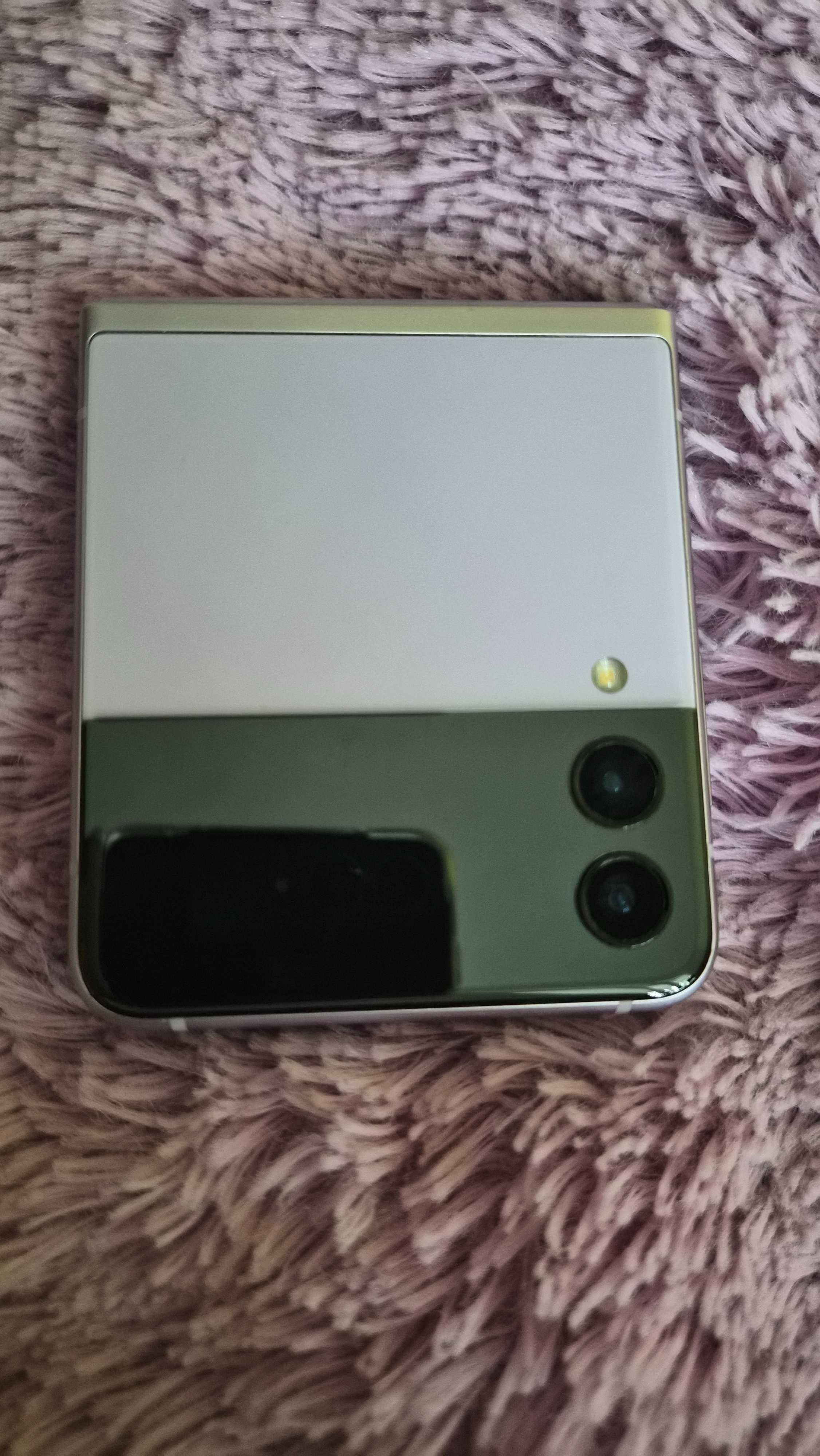 Samsung Galaxy Z Flip 3