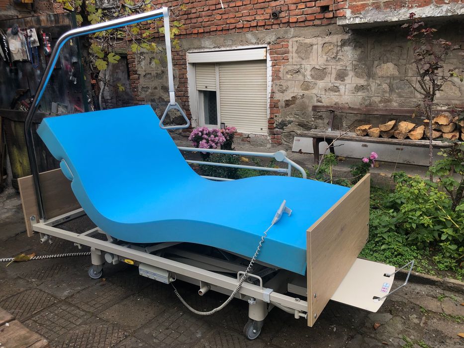 Швейцарско  висококачествено Електрическо болнично легло