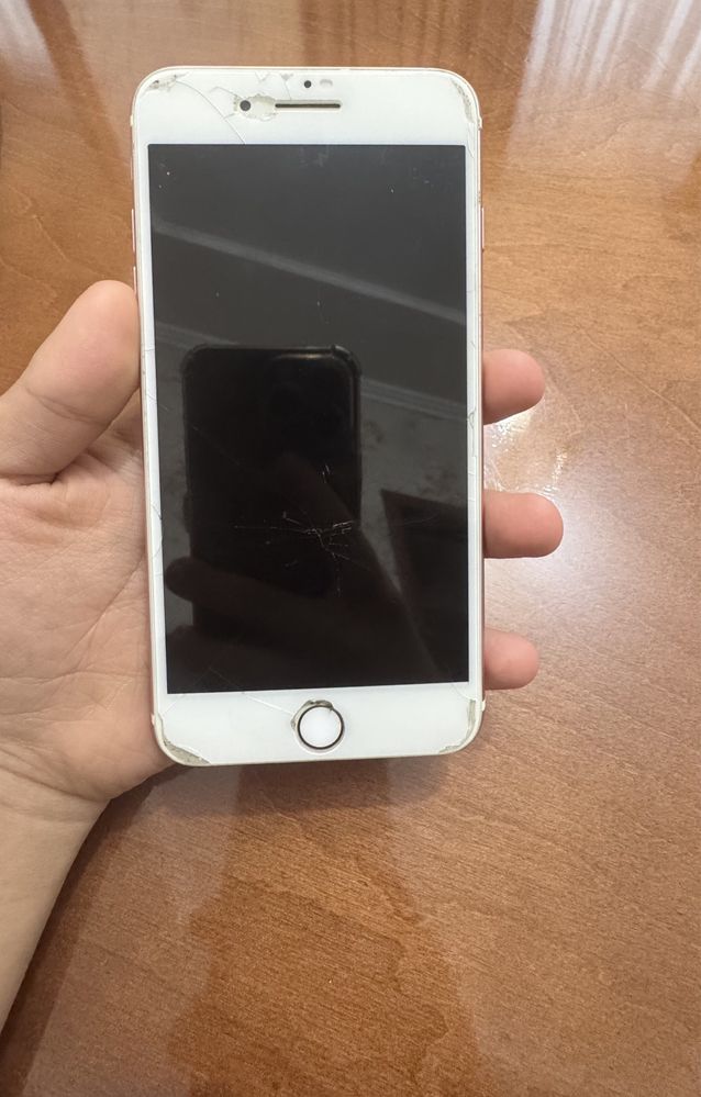 Продаю IPhone 7 Plus(на все вопросы отвечу на ватсап)