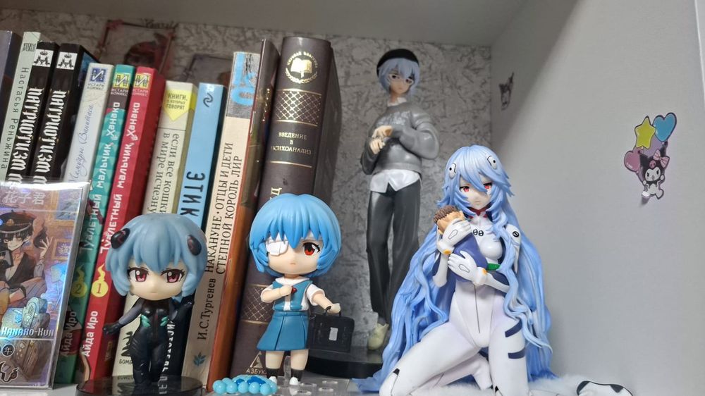 Продам фигурки Аянами Рей