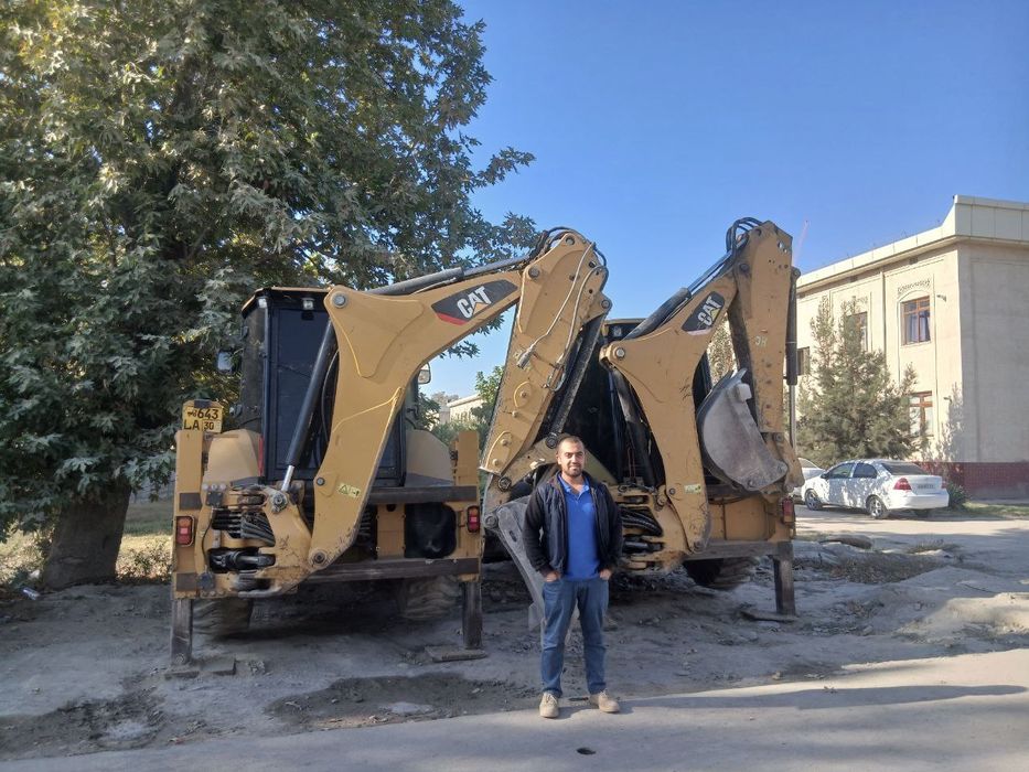 Экскаватор погрузчик срочно сотилади  CAT  428F  ср