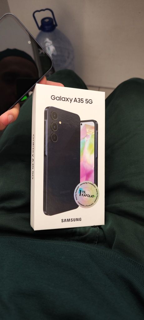 Samsung A35.  Yangidek
