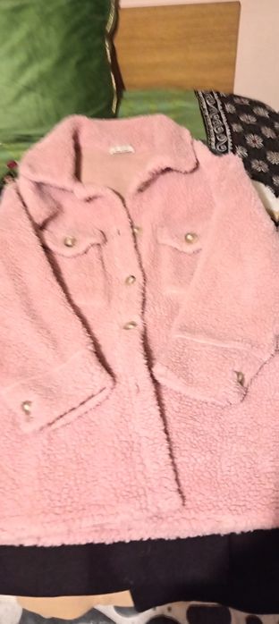 Дамски розово палто, риза.