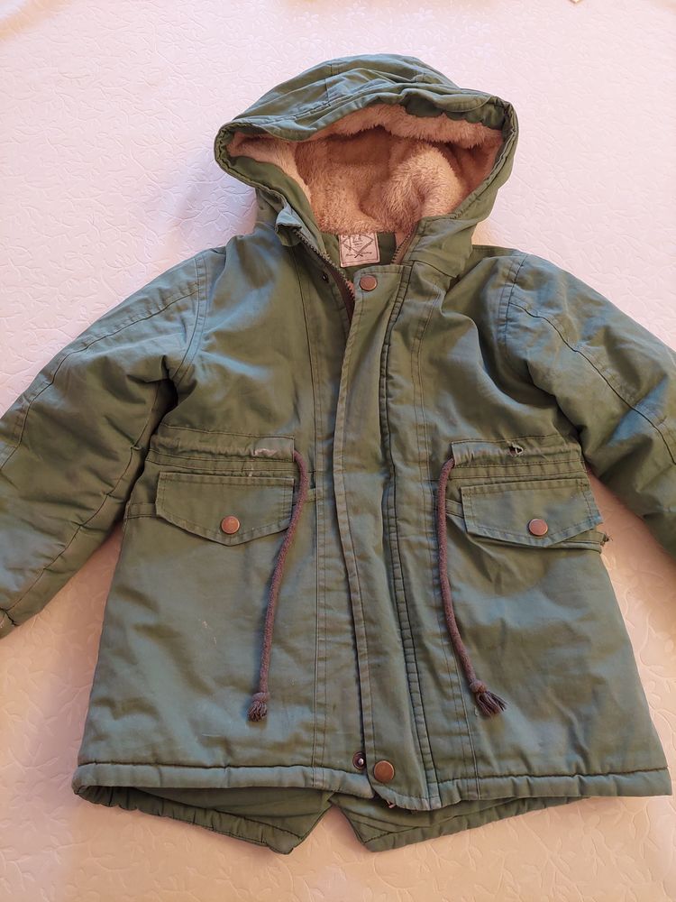 Продам комбинезон, куртки на ребенка 3-4 годика