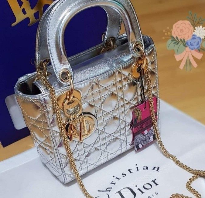 Geanta Dior Lady model silver,accesorii/logo metalice aurii,saculet