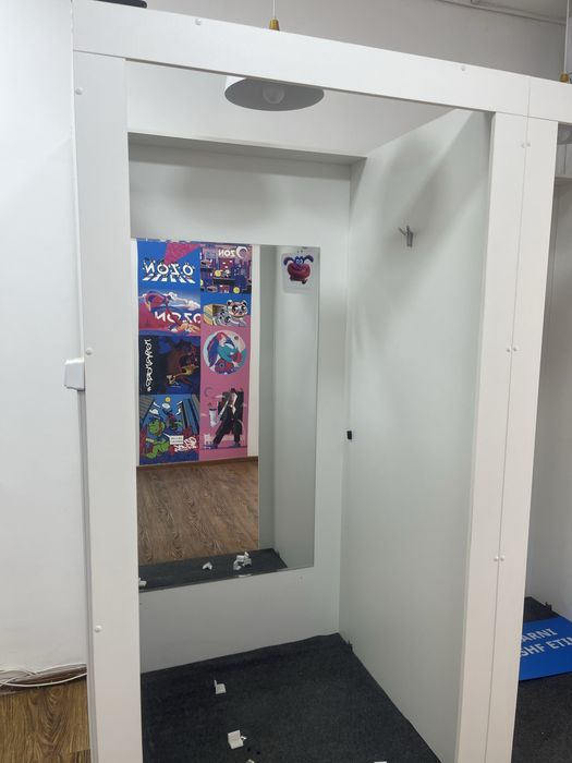 Продается мебель, примерочная переодевалка