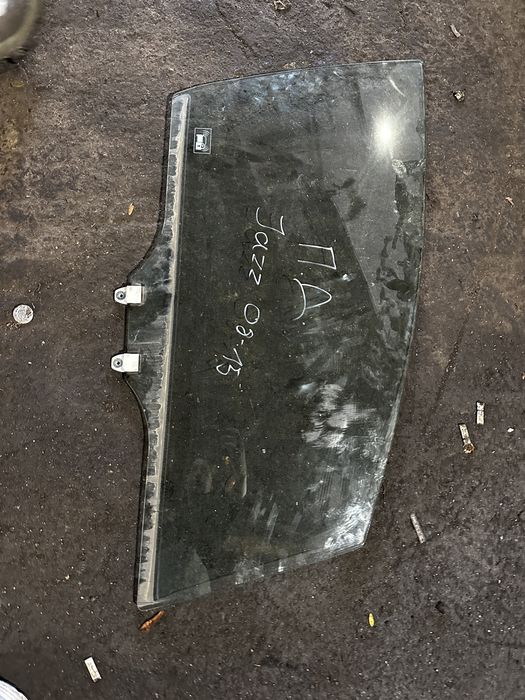 Стъкло предна дясна врата Honda Jazz 2008г-2015г