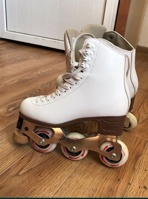 Роликовые коньки для фигурного катания