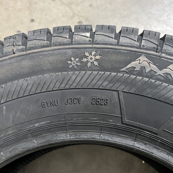 4 Anvelope iarna NOI 215 70 15C Point S (by Continental)