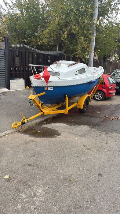 Se vinde barca cu motor