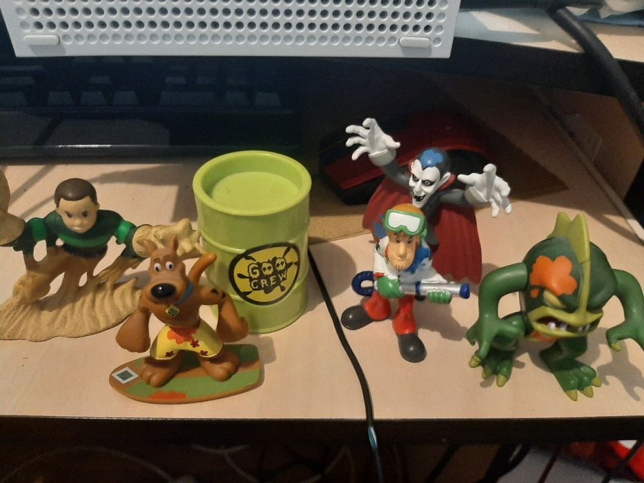 Vând figurine originale noi si vechi