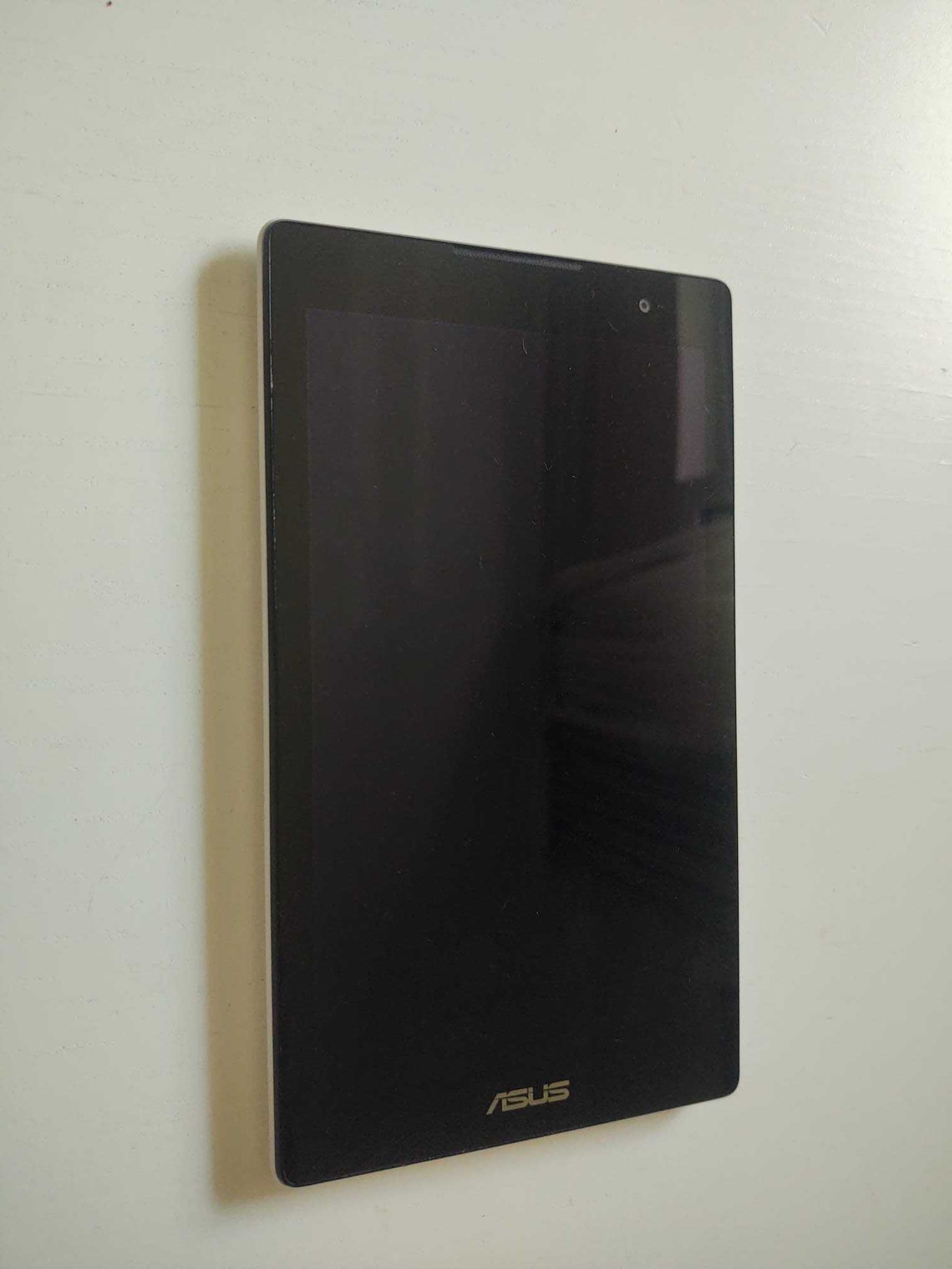 Продавам таблет asus zenpad p01z