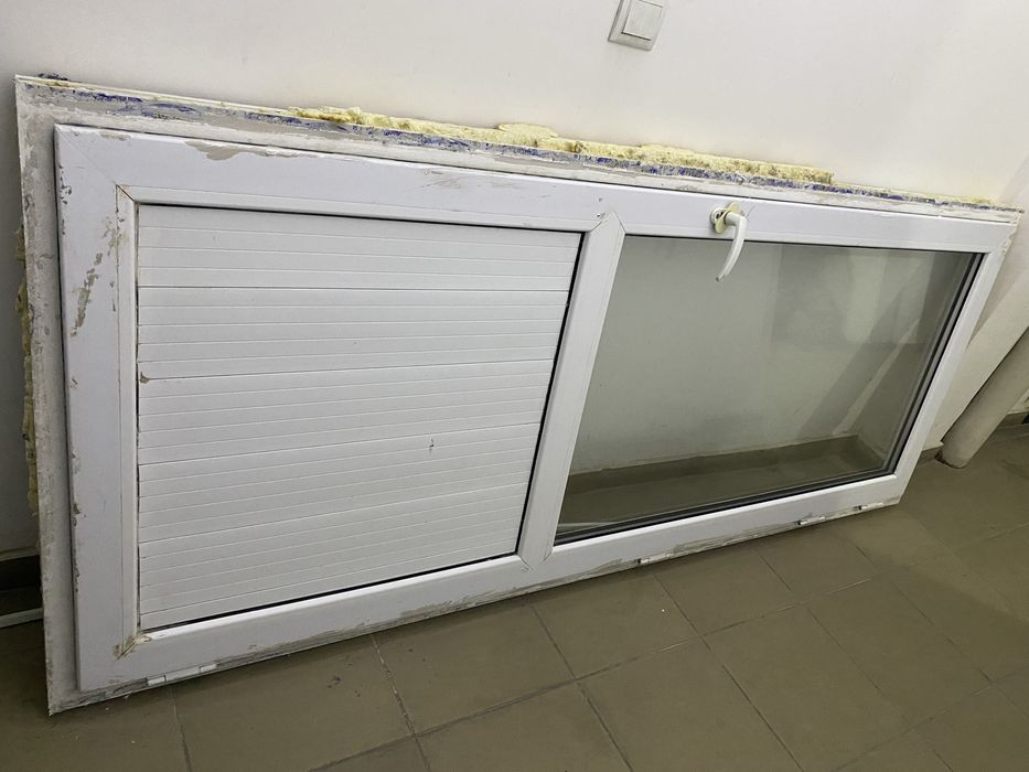 Продам пластиковую дверь с коробкой