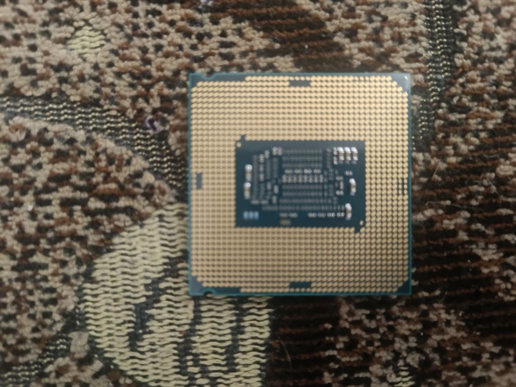 Процессор Intel Core i3-8100