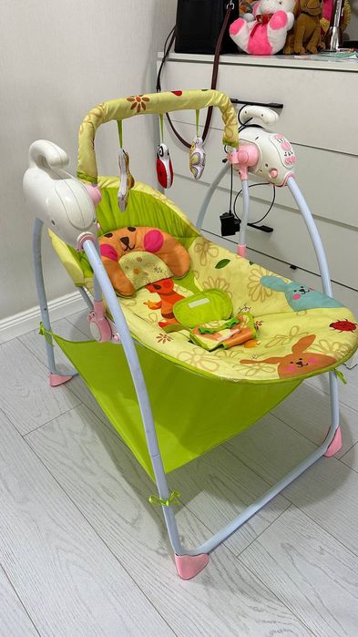 Продается детская качалка, качается через блок питания! Играет разные