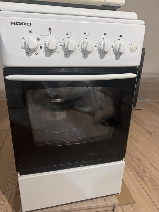 Продам газовую плиту с электро духовкой