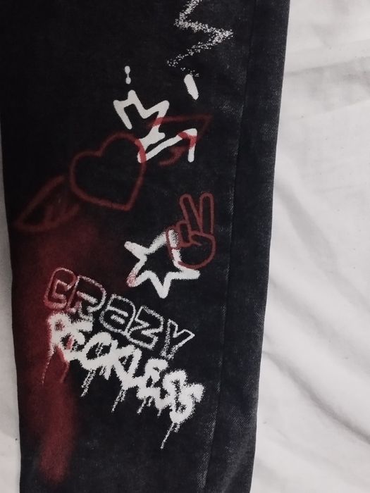 Черни дънки FB Sister “CHAOS” – уникален модел с графити принт (XS)