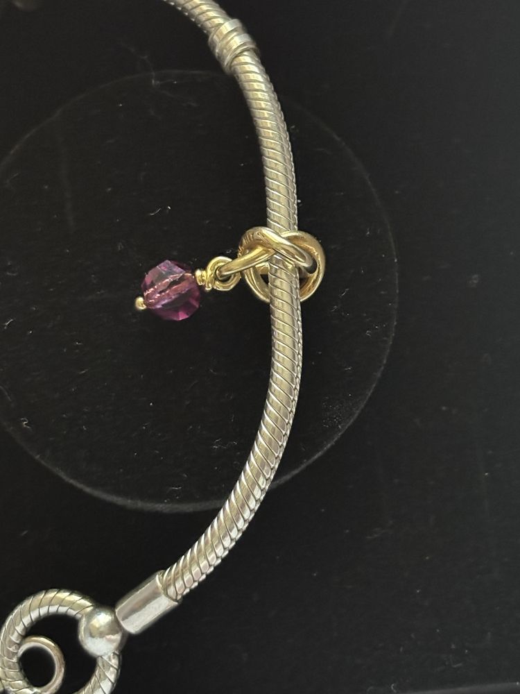 Продавам гривна Pandora