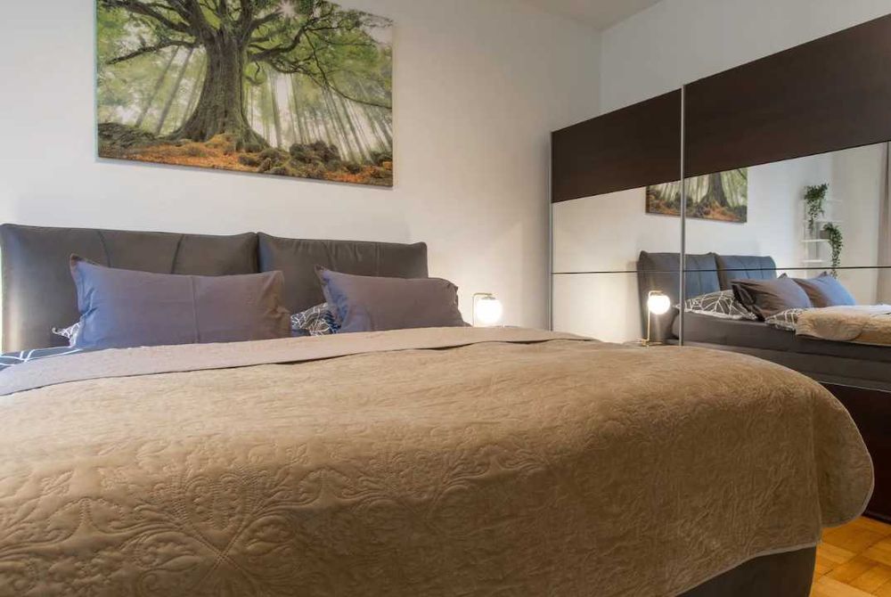 Дава се под наем Двустаен апартамент в Пловдив, Изгрев - 68 кв.м за 341.7 € - Снимка #2