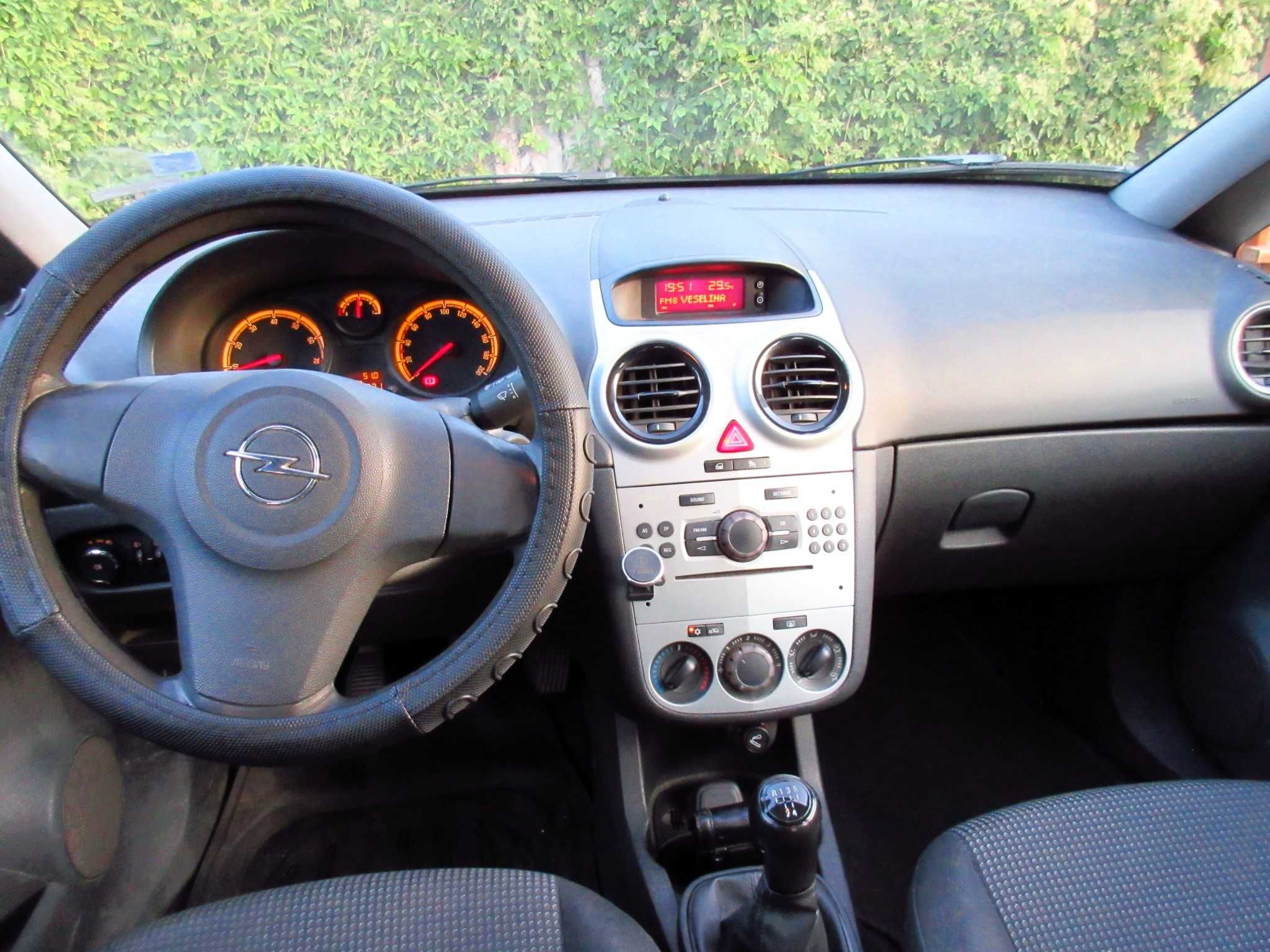 Opel Corsa 1.2i 2011g