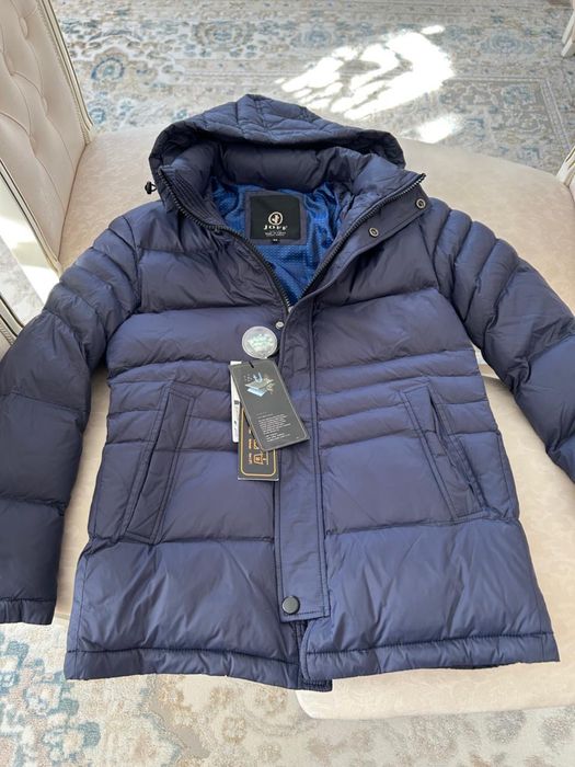 Новый пиджак и зимняя куртка с этикеткой