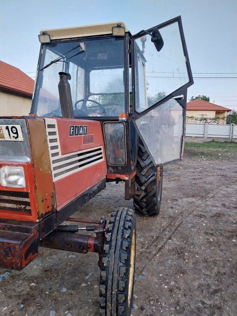 Tractor fiat 780 de vânzare
