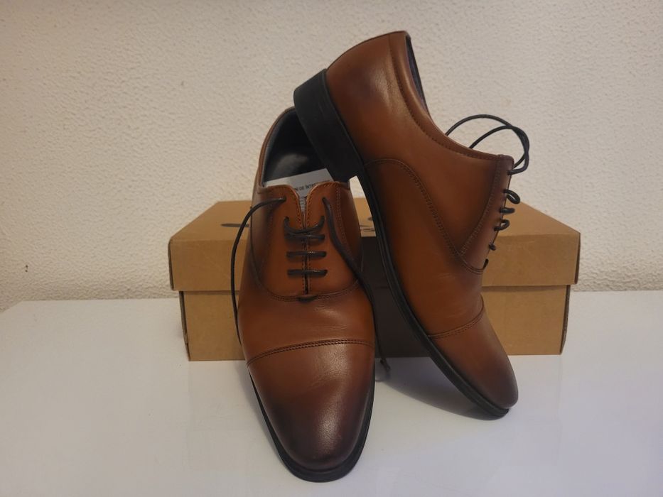 Pantofi bărbătești din piele masura 39 merg si la 40 . Preț 100 lei