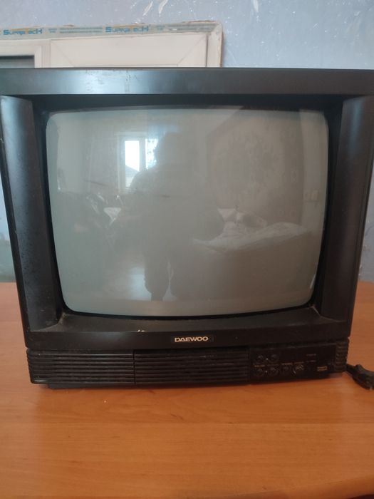 Два телевизора LG и DAEWO