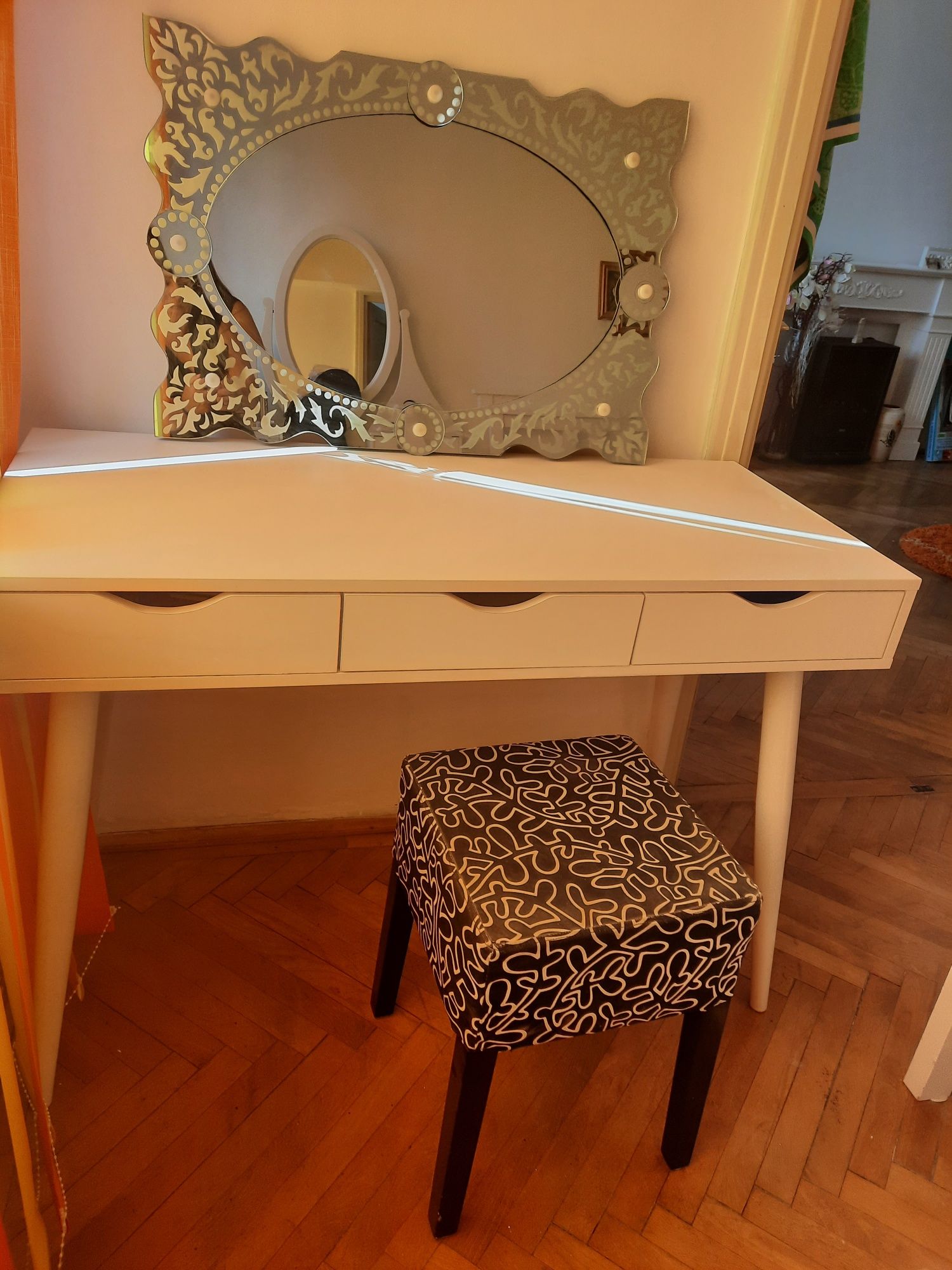 Ikea Hemnes kommode  negru și birou sau măsuță machiaj alba