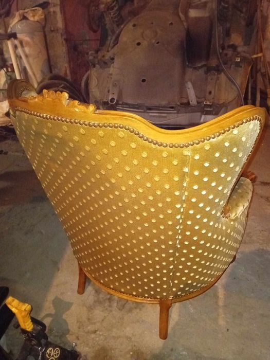 Set 2 fotolii+1 canapea cu 3 locuri,foarte vechi stare buna