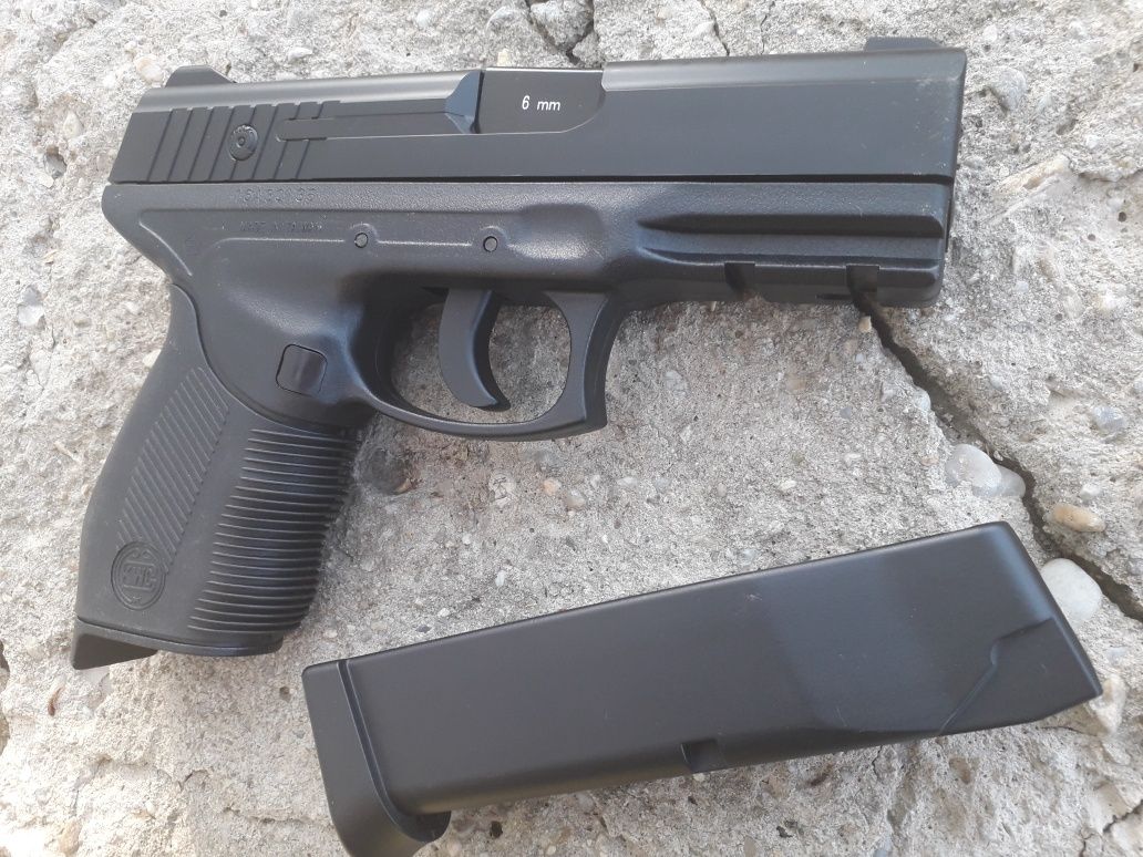 Pistol airsoft METAL Taurus Co2 6mm puternic precis Glock Walther p99