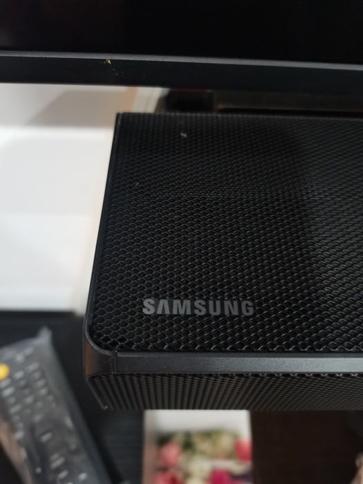 Vând soundbar samsung q60t