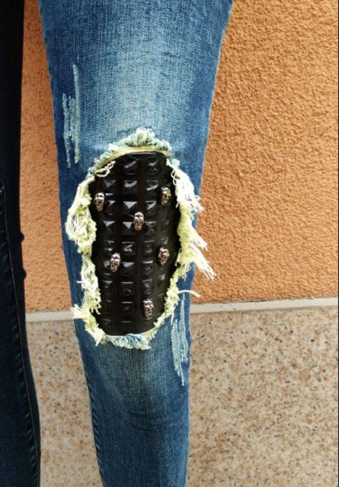 Пънк дънки 
Размер ХС
Цена : 25лв