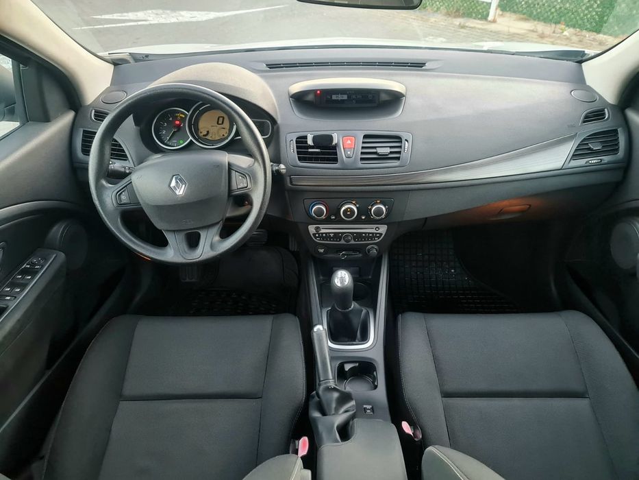 Renault Megane an 2009 diesel 1.5 cm impecabila km reali carte service