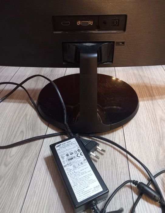 Vand Monitor Curbat Gaming de 27" Samsung