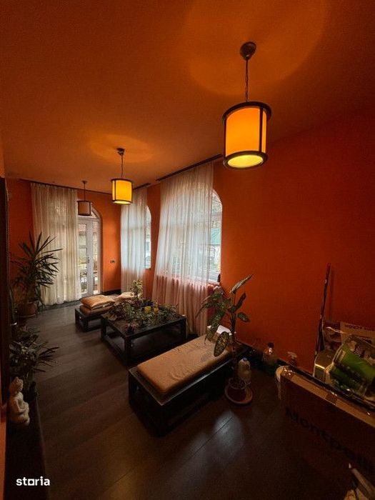 Vanzare - Ansamblu de doua Case D+P, cu teren 5,68 ari, zona foarte bu